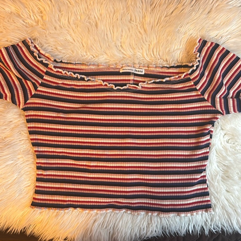 OFF THE SHOULDERS STRIPED REFORMATION TOP